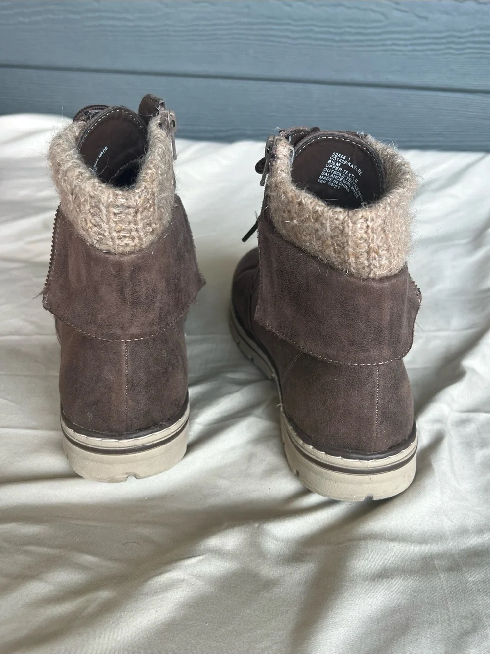 Brown suede men’s ankle boots  with faux fur lining. Size 8.5 Cliffs